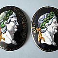Paire de portraits de césars en émaux polychromes. limoges, très certainement jacques i ou jacques ii laudin, xviième siècle. 
