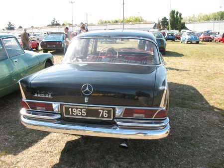 Mercedes220SEar
