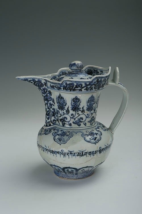 Blue-and-white ewer with the cover in the shape of a monk's cap and the design of lotus flowers, Xuande period (1426-1435)
