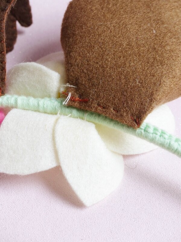 diy-salon-creativa-couronne-noël-fleur-feutrine-oreilles-renne-paillettes-23
