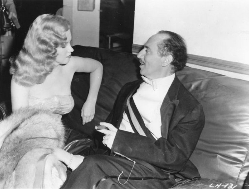 1949-Love_Happy-film-sc_mm-set-with_groucho_marx-2-2-LH131-a