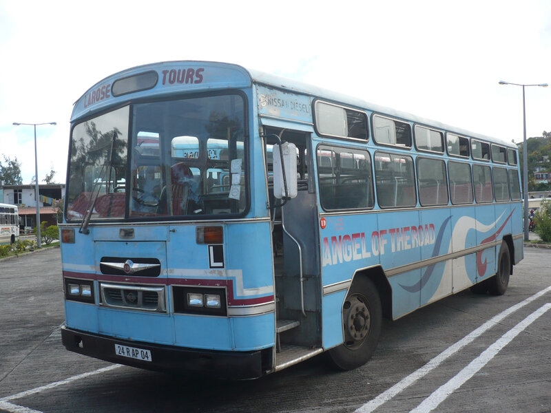 UD TRUCKS Nissan Diesel autobus Angel of the Road Port Mathurin (1)