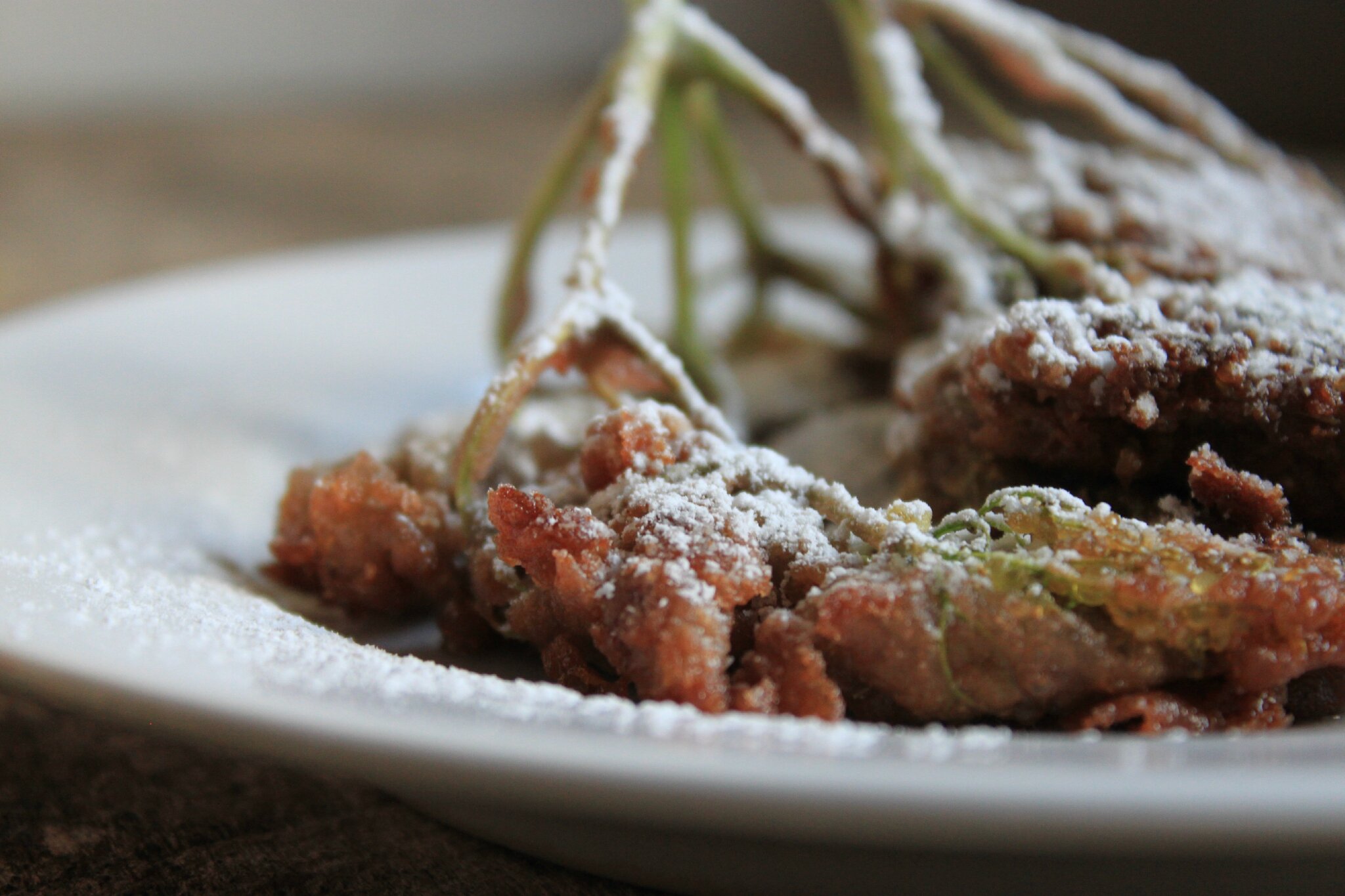 Beignet de fleur et confiture de sureau