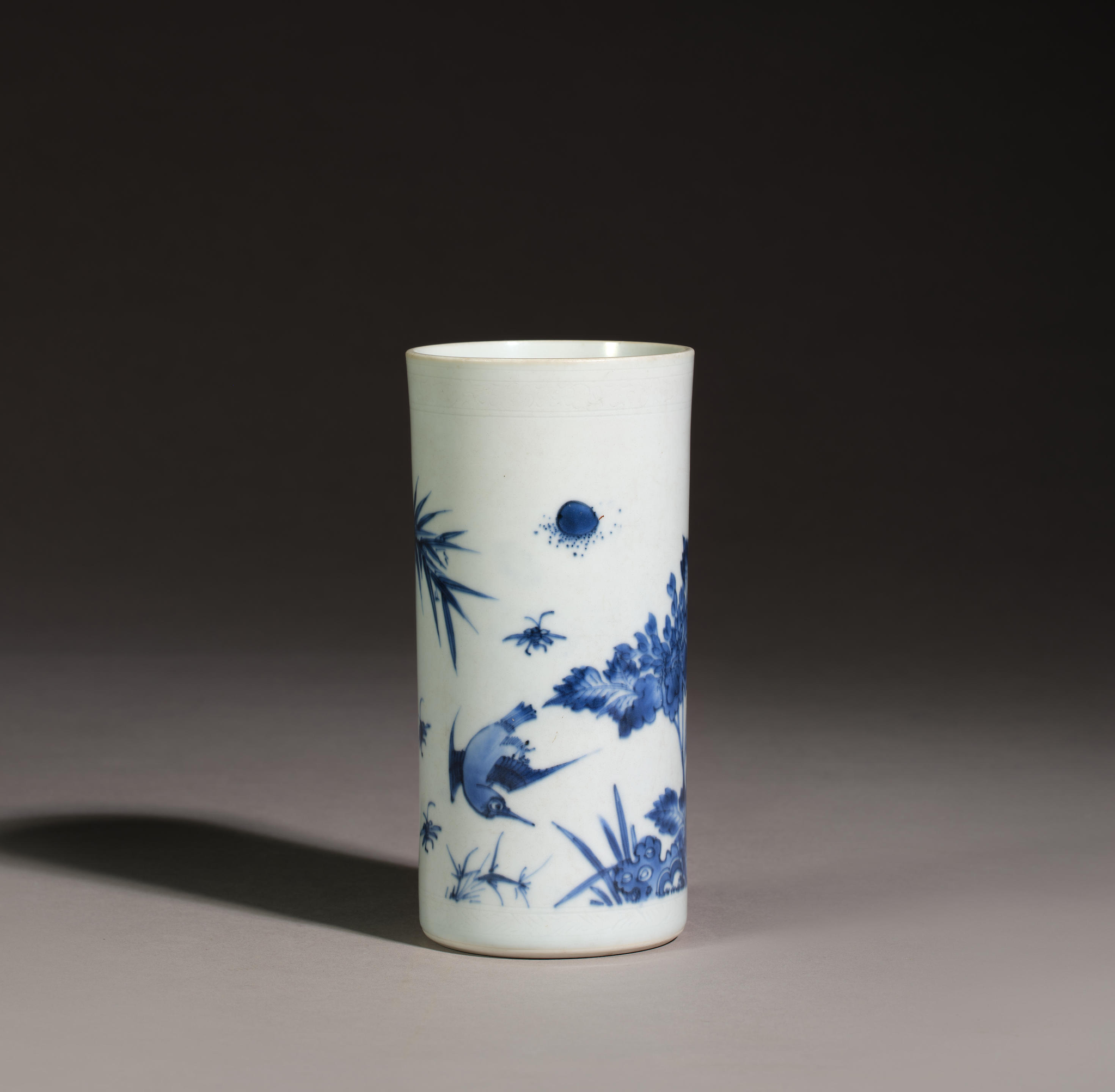 A blue and white Transitional brush pot, 17th Century with Chenghua mark. -  Bukowskis