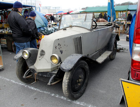 Renault_type_MT_de_1923_torpedo__23_me_Salon_Champenois_du_v_hicule_de_collection_
