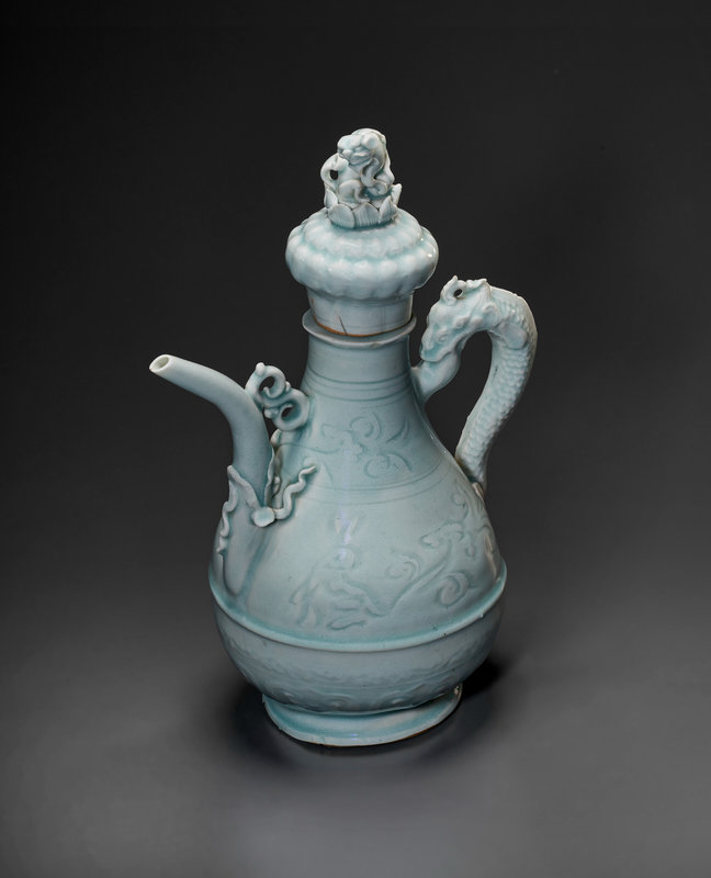 2023_NYR_21451_1028_002(a_rare_molded_and_carved_qingbai_rabbit_ewer_and_cover_yuan_dynasty045052)