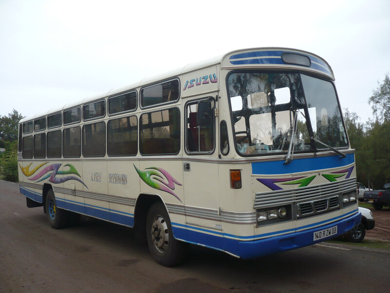 ISUZU autobus Angel Destination Port Sud-Est (1)