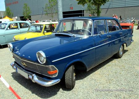 Opel rekord berline 4 portes de 1962 (RegioMotoClassica 2011) 01