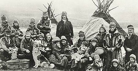 350px-Nordic_Sami_people_Lavvu_1900-1920