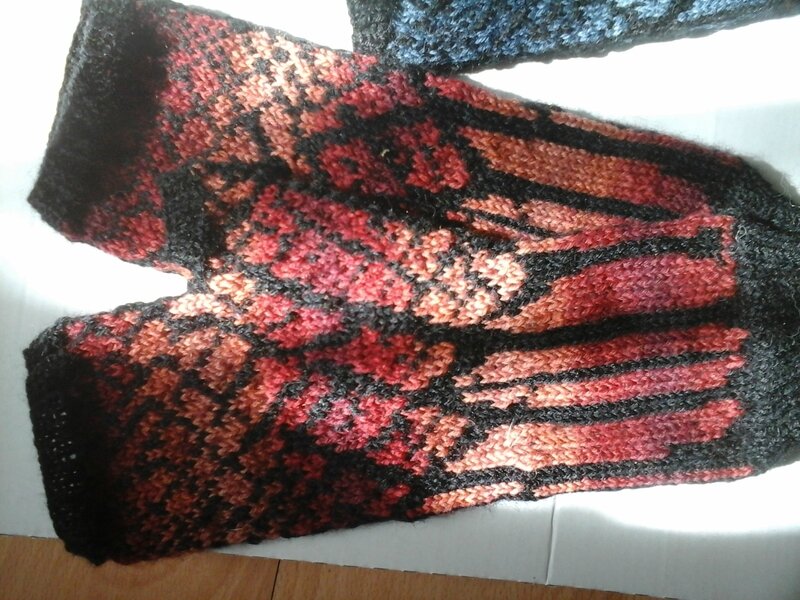 Winter Twilight Mitts rouge