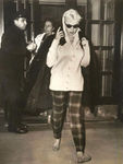 1960_11_12_ny_leaving_appartment_going_to_Dr_Kris_1