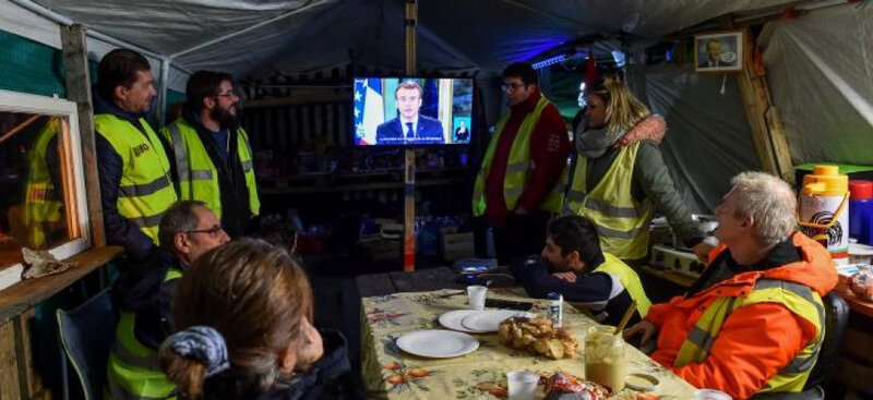 661-francetv-actu-articles-d53-936-532a29531c15be7e811e986f20-gilets-jaunes-le-debat-national-propose-par-emmanuel-m