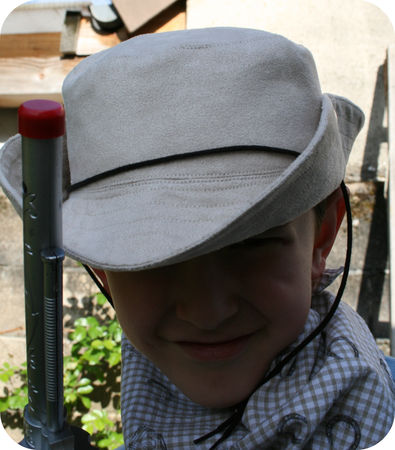 Gabriel_d_guisement_cowboy_chapeau2