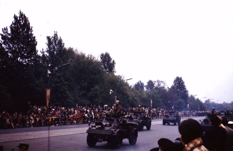 060 Défil-Inter-Alliés Berlin 13-05-1972 FR. Peloton AML Gendarmerie de Berlin