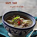 Soupe thaïe au porc et au tofu