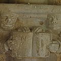 Moines indiquant de suivre le Codex