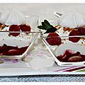 Verrine bananes, framboises, coulis de framboises, spéculoos et chantilly de yaourt........