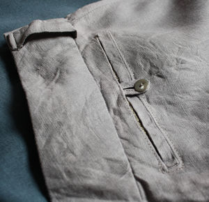 pantalon_gris_poche_arrere