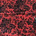 248 magnifique tissu ancien ameublement napoleon iii - fond rouge motif fleuri imprimé en noir