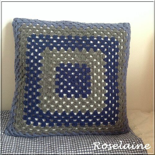 Roselaine coussin granny square2