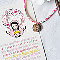Catho Box Vierge à l'Enfant collier (rose) - 22 €