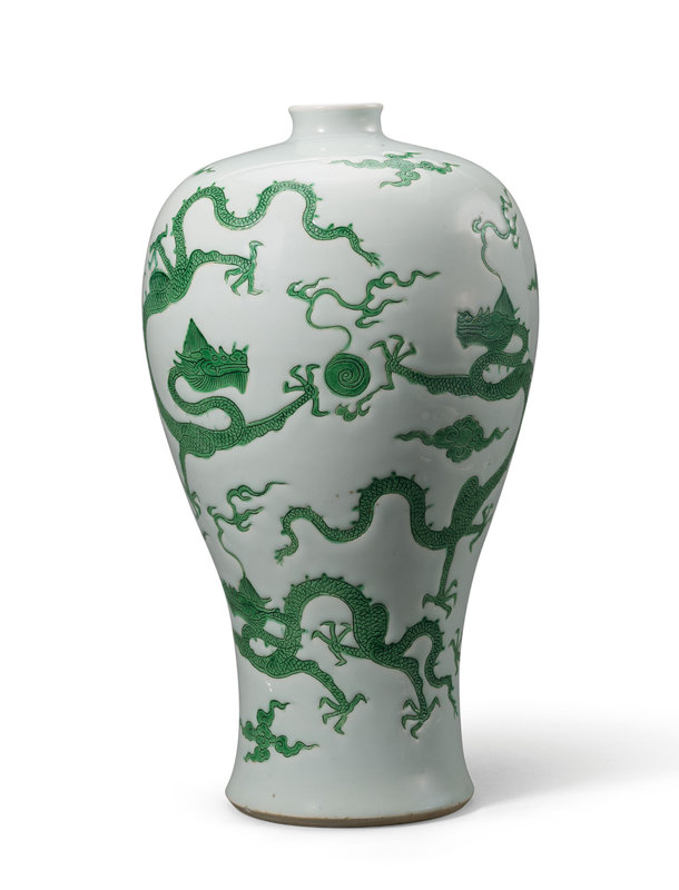 2021_HGK_20163_2940_000(a_rare_ming-style_incised_and_green-enamelled_dragon_vase_meiping_kang104320)