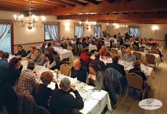 DINER_DE_PRINTEMPS_a_La_Boutarie_salle_du_restaurant