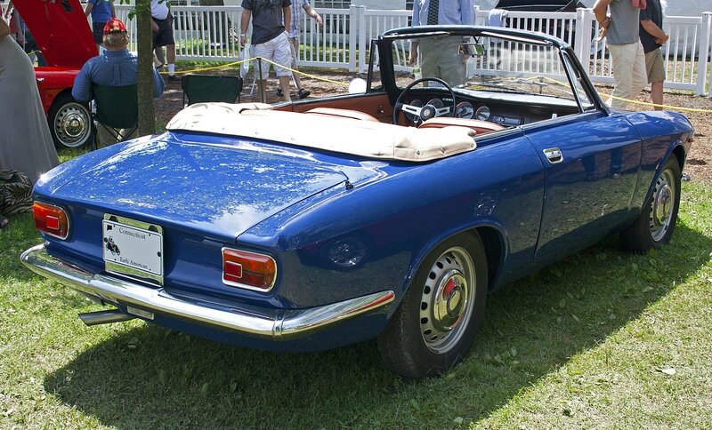 1280px-1966_Alfa_Romeo_Giulia_GTC_Spider_rear