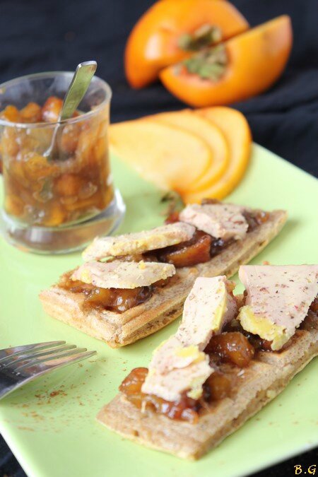 Foie gras sur gaufre au pain d'épices et chutney de kaki-Bouilles Gourmandes