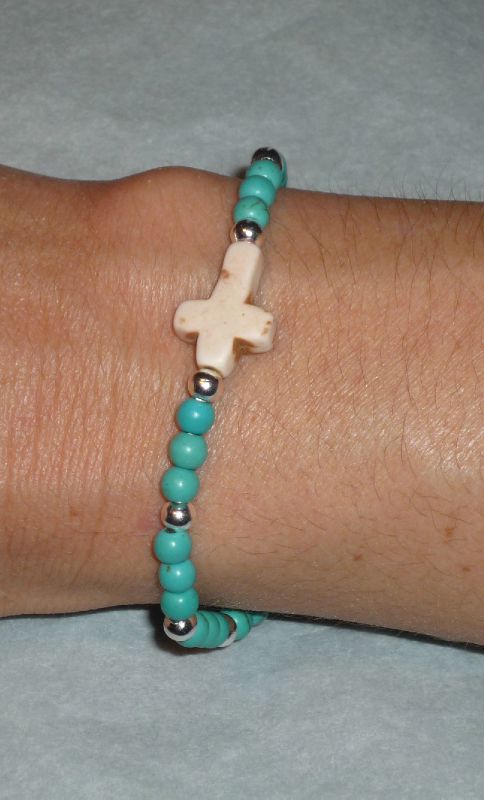Bracelet 'Croix Howlite' blanche