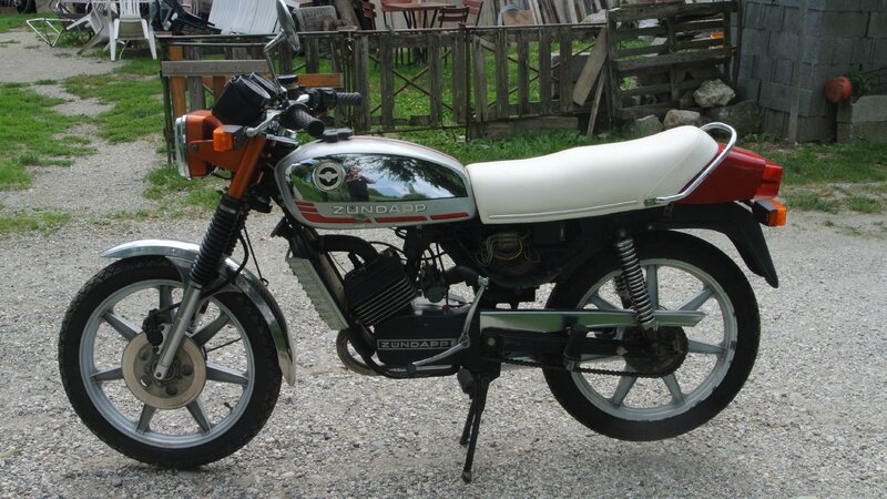 TROTTINETTE Thermique Motorkit . Année : 2005 - Les MOTOS du MUSEE de  pépé Jean-Pierre BENOÎT d'APREMONT en SAVOIE