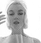 1962_07_10_by_bert_stern_white_veil_wb_0030_01