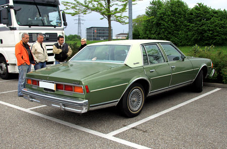 Chevrolet_caprice_classic_4door_sedan_de_1979__Rencard_du_Burger_King__02