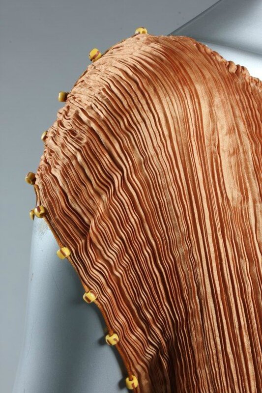 A Mariano Fortuny copper silk Delphos gown, circa 1920-30 5