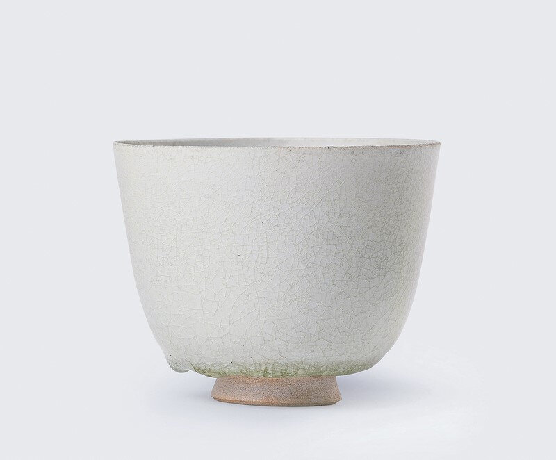 A white-glazed deep cup, Sui dynaty (581-618)