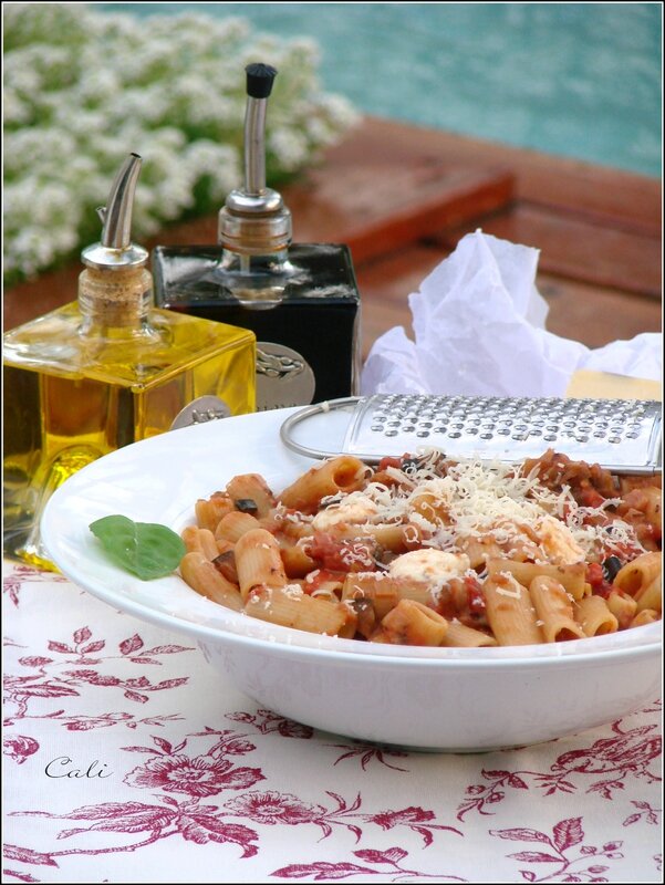 RIGATONI AUX TOMATES, AUBERGINES & MOZZARELLA (JAMIE OLIVER) Vanille & Poivre Rose