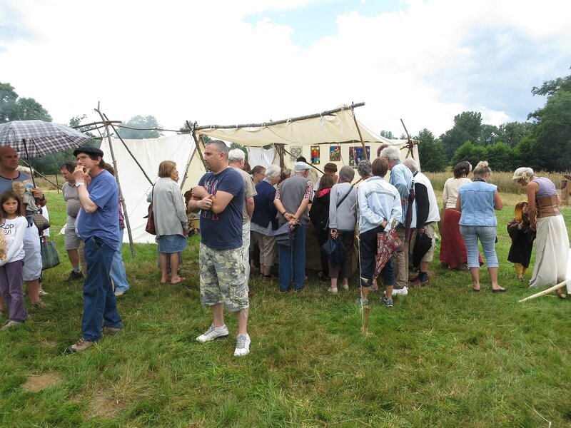 Camp médiéval et vitrail