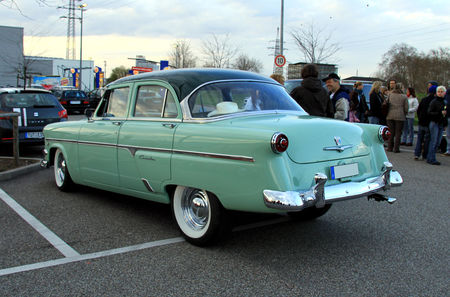 Ford_sedan_customline_1954__Rencard_du_Burger_King__03