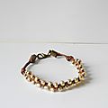 Un bracelet chouette kit ! perles tressées sur lien de cuir.....