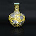 A rare and magnificent yellow 'da ya zhai' vase (