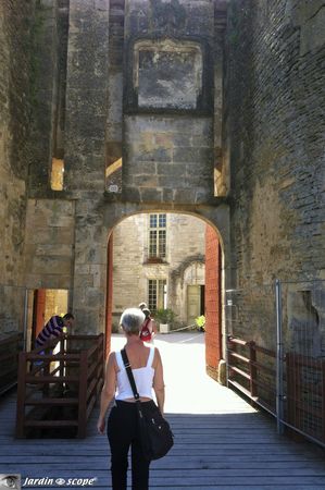 Chateau-de-Chateauneuf-en-Auxois-2