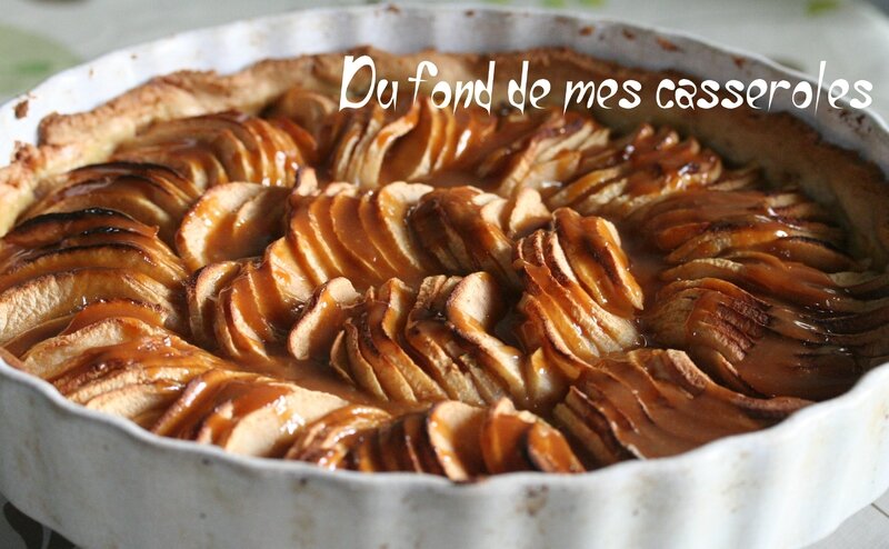 Tarte Aux Pommes Nappee De Caramel Au Beurre Sale Du Fond De Mes