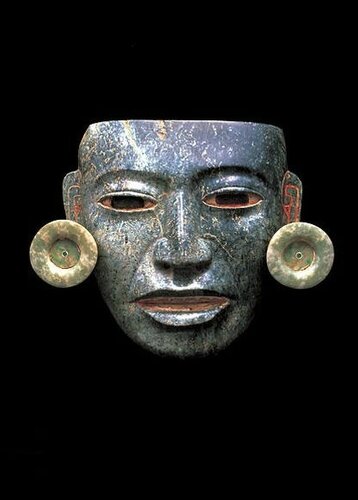 An Olmec jade mask from Mexico, 900-600 BCE, now on display at the Miho  Museum in Shiga Prefecture, Japan [1200x1200] : r/ArtefactPorn