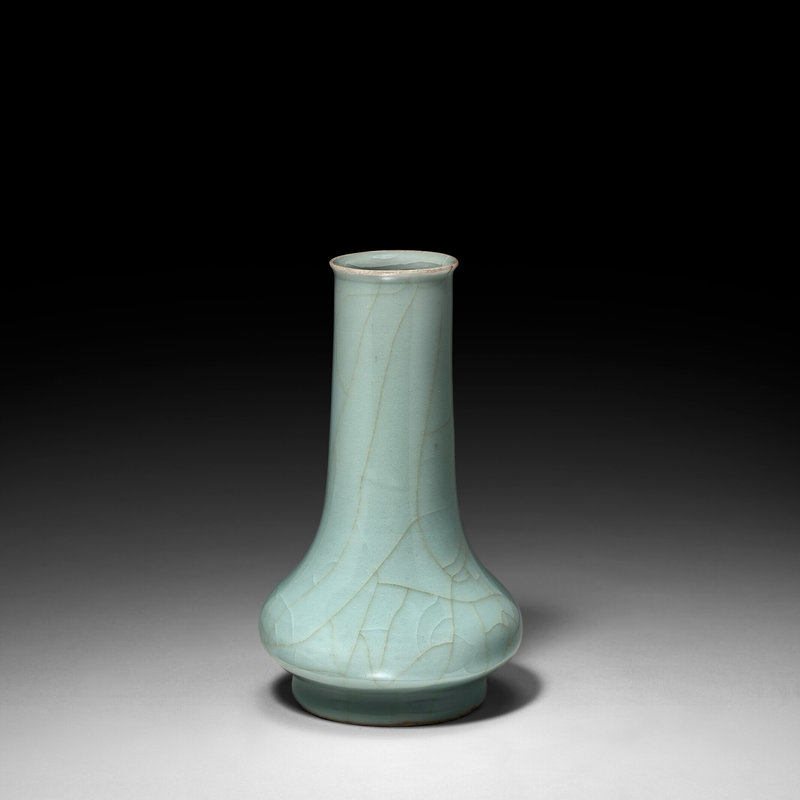 A Longquan celadon Guan-type vase, Southern Song dynasty (1127-1279)