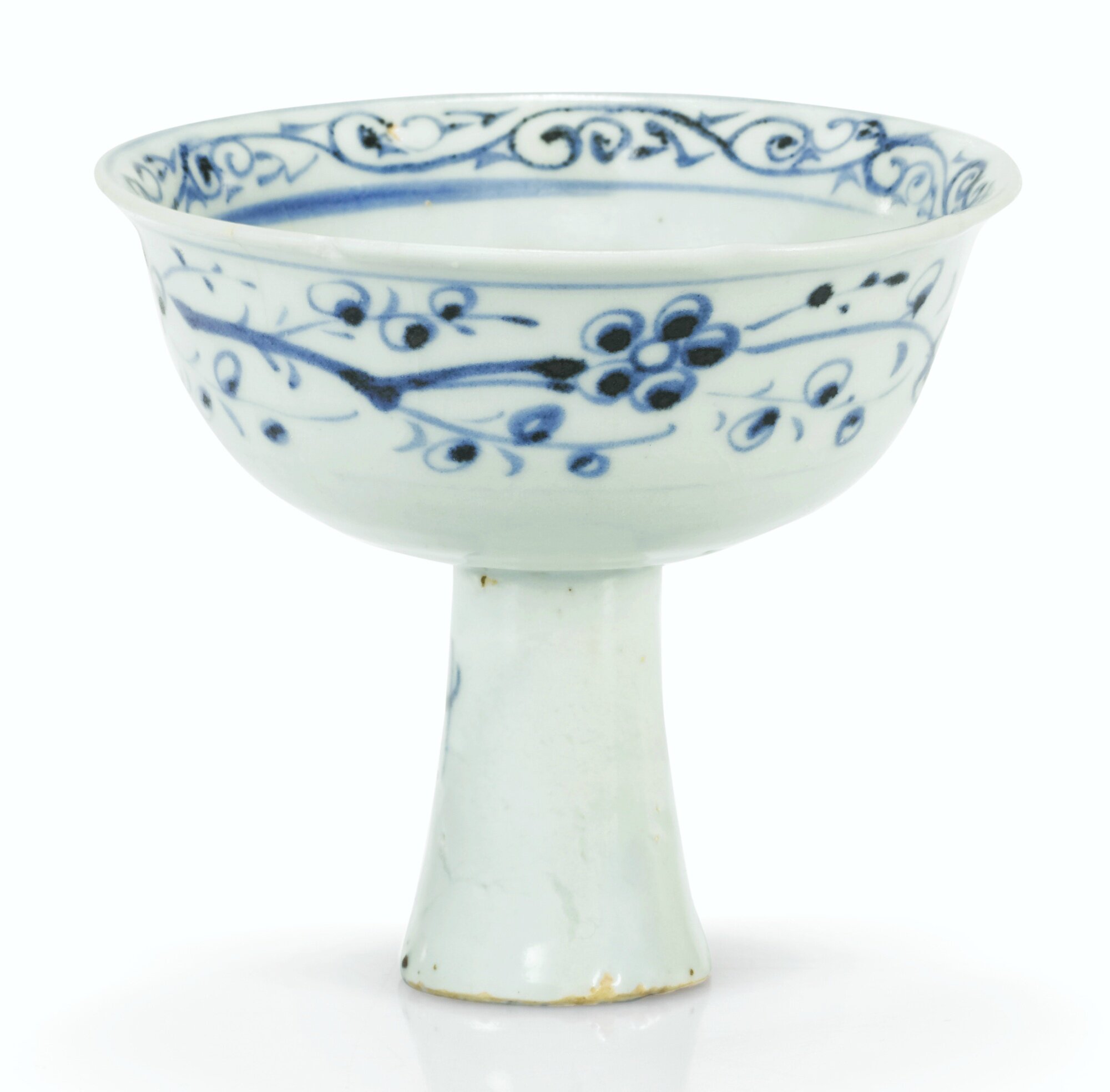 Rare coupe à pied en porcelaine bleu blanc, Dynastie Yuan
