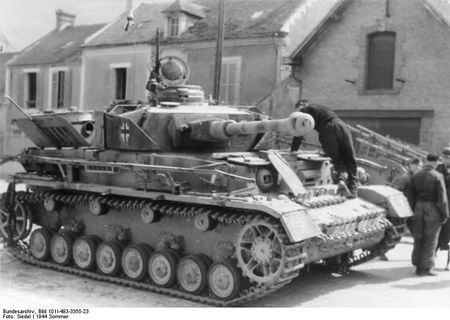 Bundesarchiv_Bild_101I-493-3355-23, _Bei_Rouen, _Panzer_IV_der_12_SS-Pz_Division