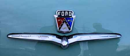Ford_sedan_customline_1954__Rencard_du_Burger_King__04