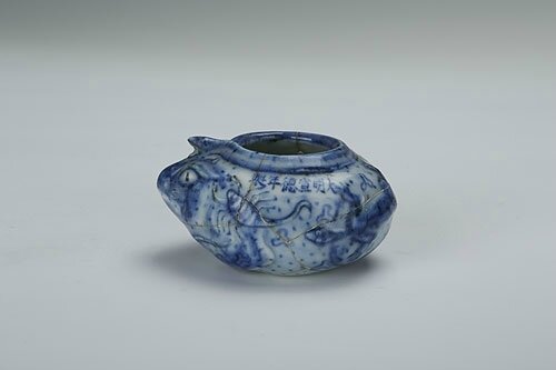 Blue-and-white toad-shaped bird feeder, Xuande period (1426-1435)