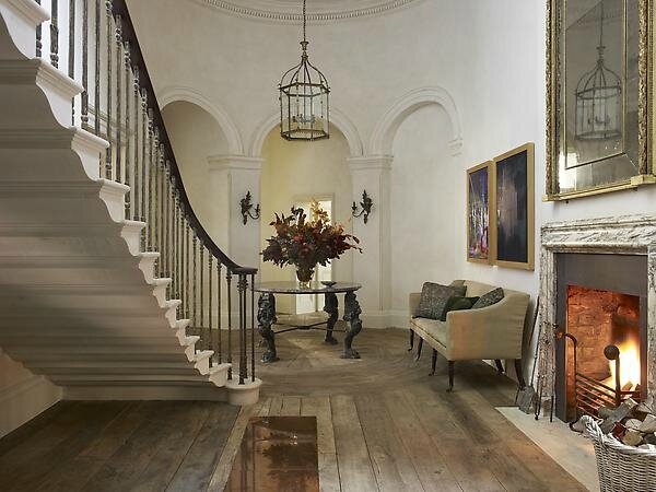 sweeping-staircase-by-simon-upton-for-rose-uniacke