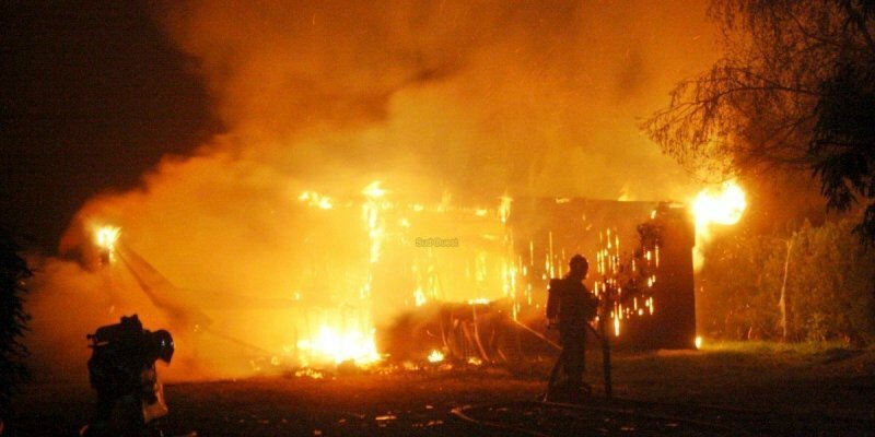 2 maisons en feu